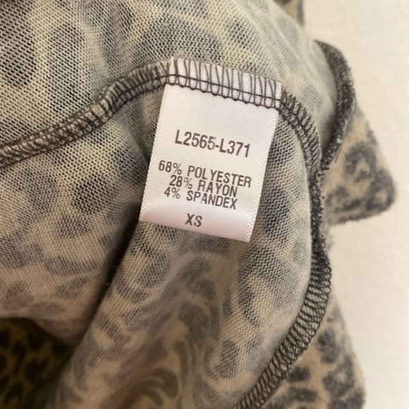 Loveappella Cheetah Light weight Sweatshirt - Picture 4 of 4